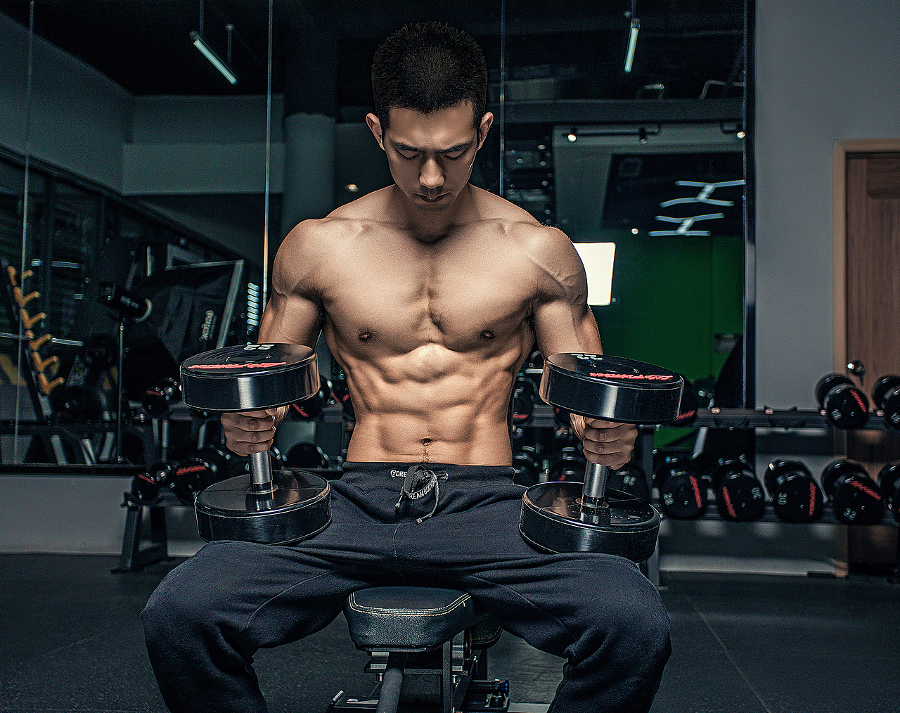 肌肉男（图ZMTcwNDQ0MDM2） - 人像摄影 - 站酷设计师汇焦摄影原创素材 - 站酷ZCOOL