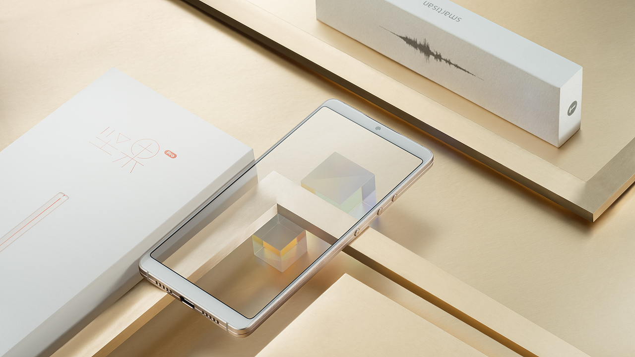 锤子手机坚果pro2浅金色 科技与人文的金线