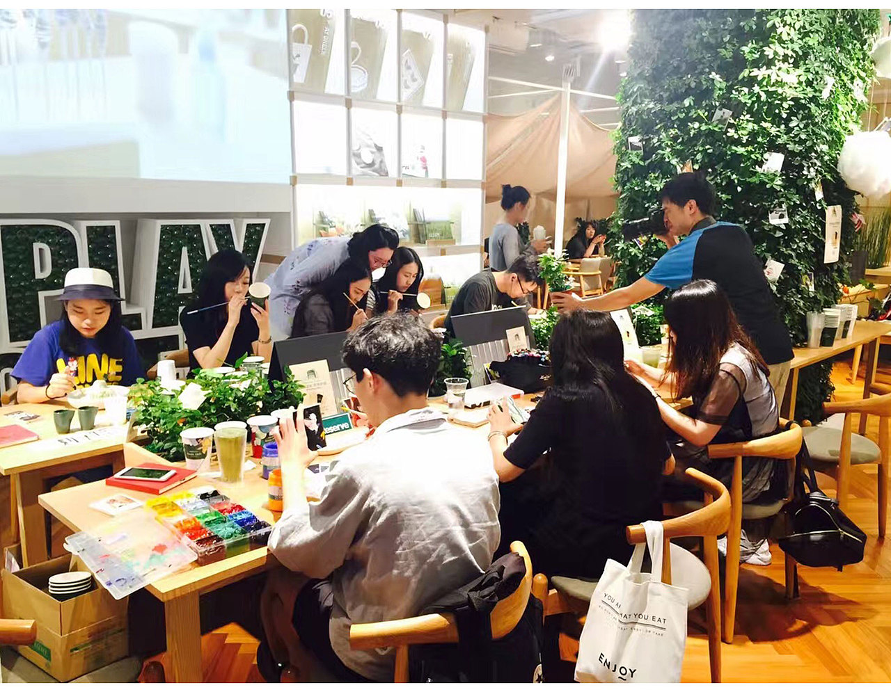 LOFTER与Innisfree合作的插画活动