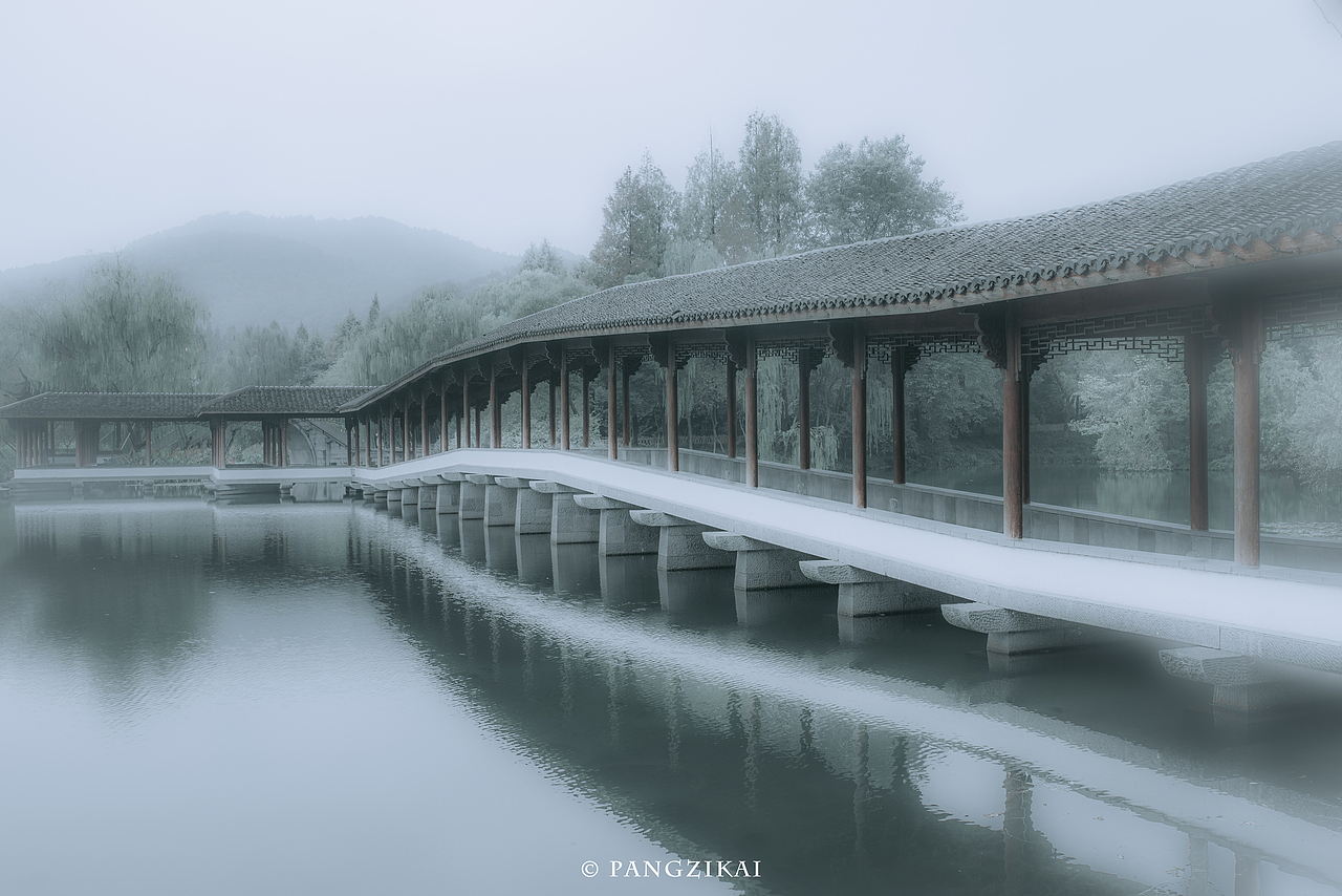 天青色烟雨西湖