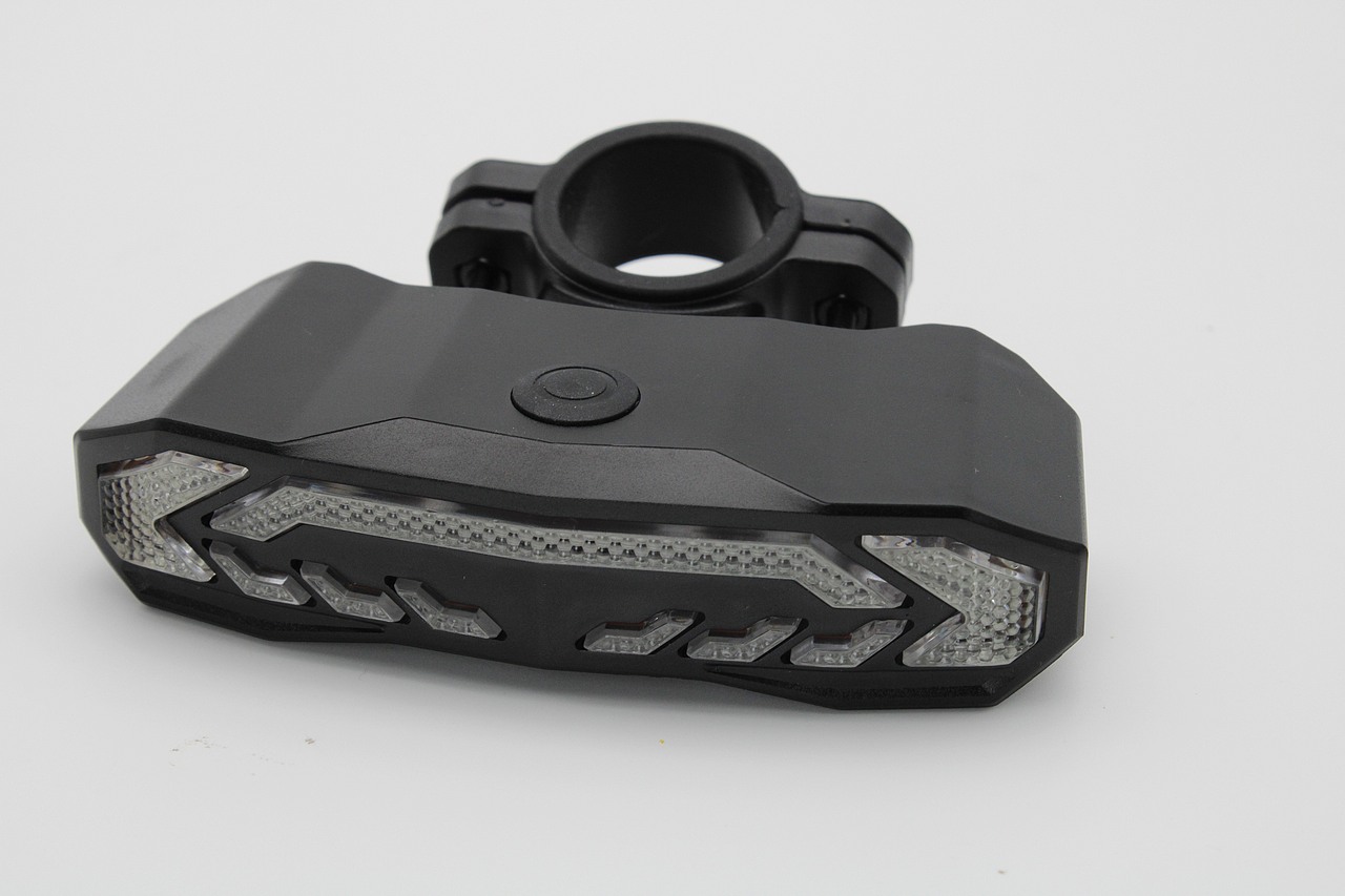 自行车尾灯主图手绘精修