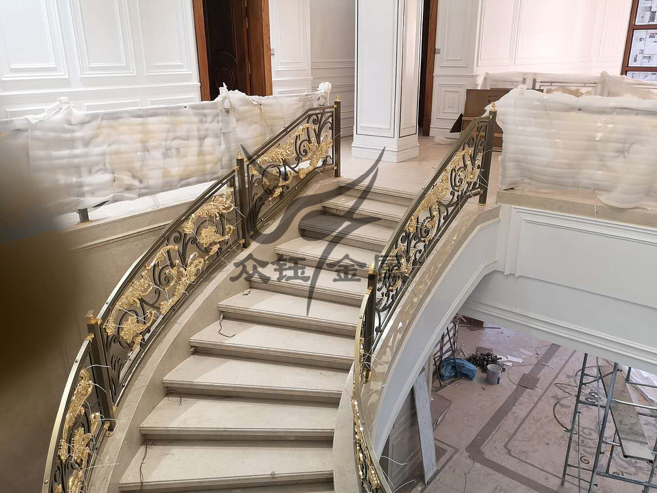 网红铝板雕花镀金护栏 别墅楼梯新款护栏