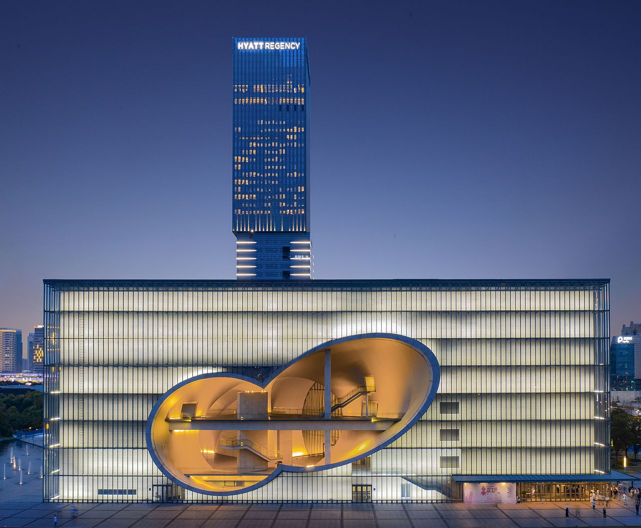 上海保利剧院（图ZMjY1NTgxNjA4） - 环境/建筑摄影 - 站酷设计师摄影师韩斌原创素材 - 站酷ZCOOL