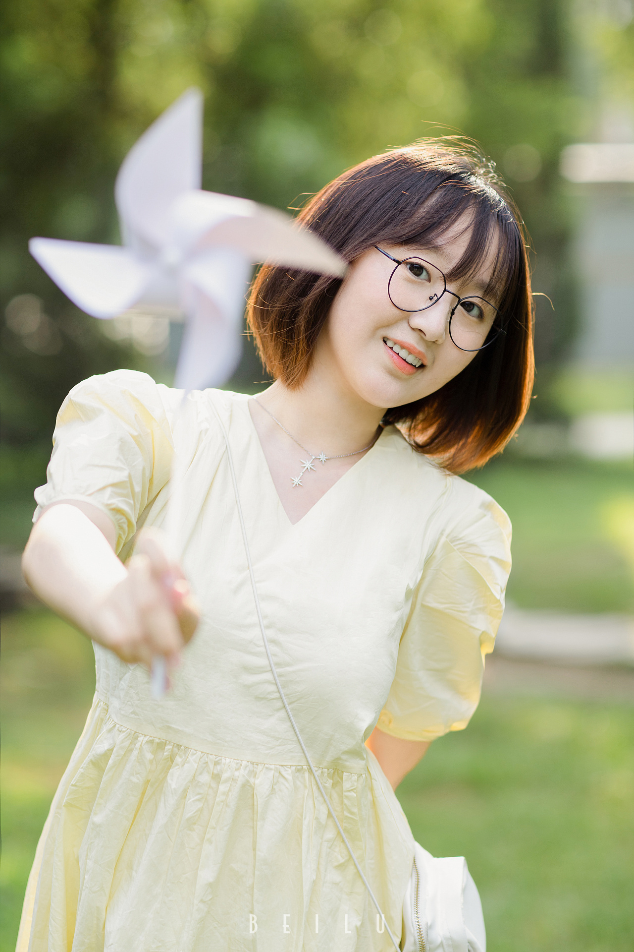 手拿风车天真浪漫的少女95 |摄影|人像摄影|shi_zao_w - 原创作品