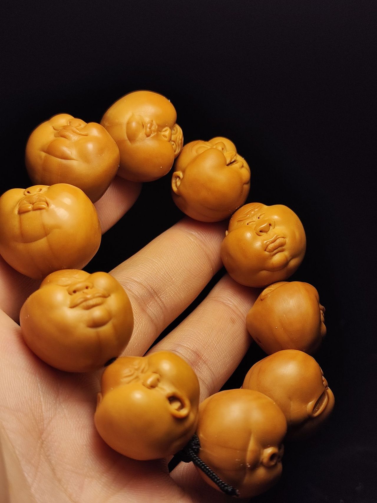 覃投艺核工作室希早核雕作品效果