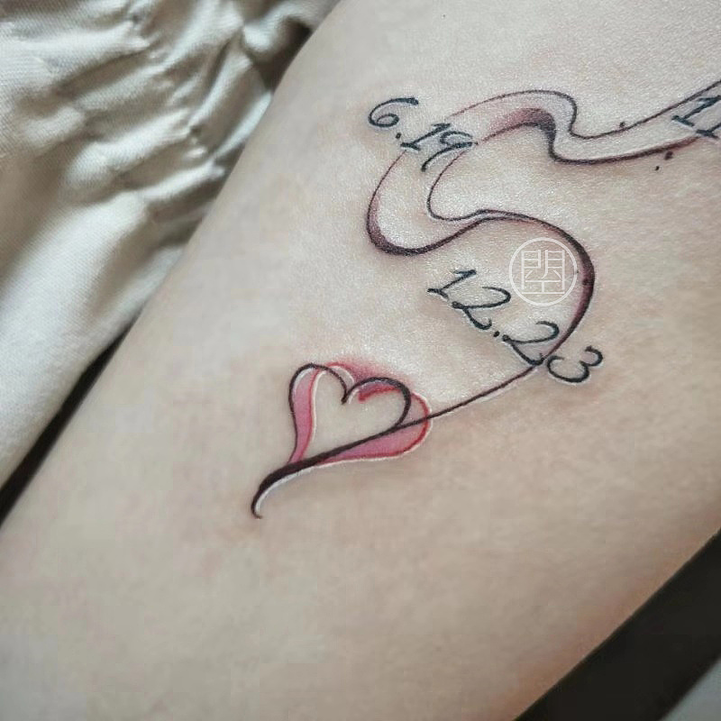 爱心线条纹身