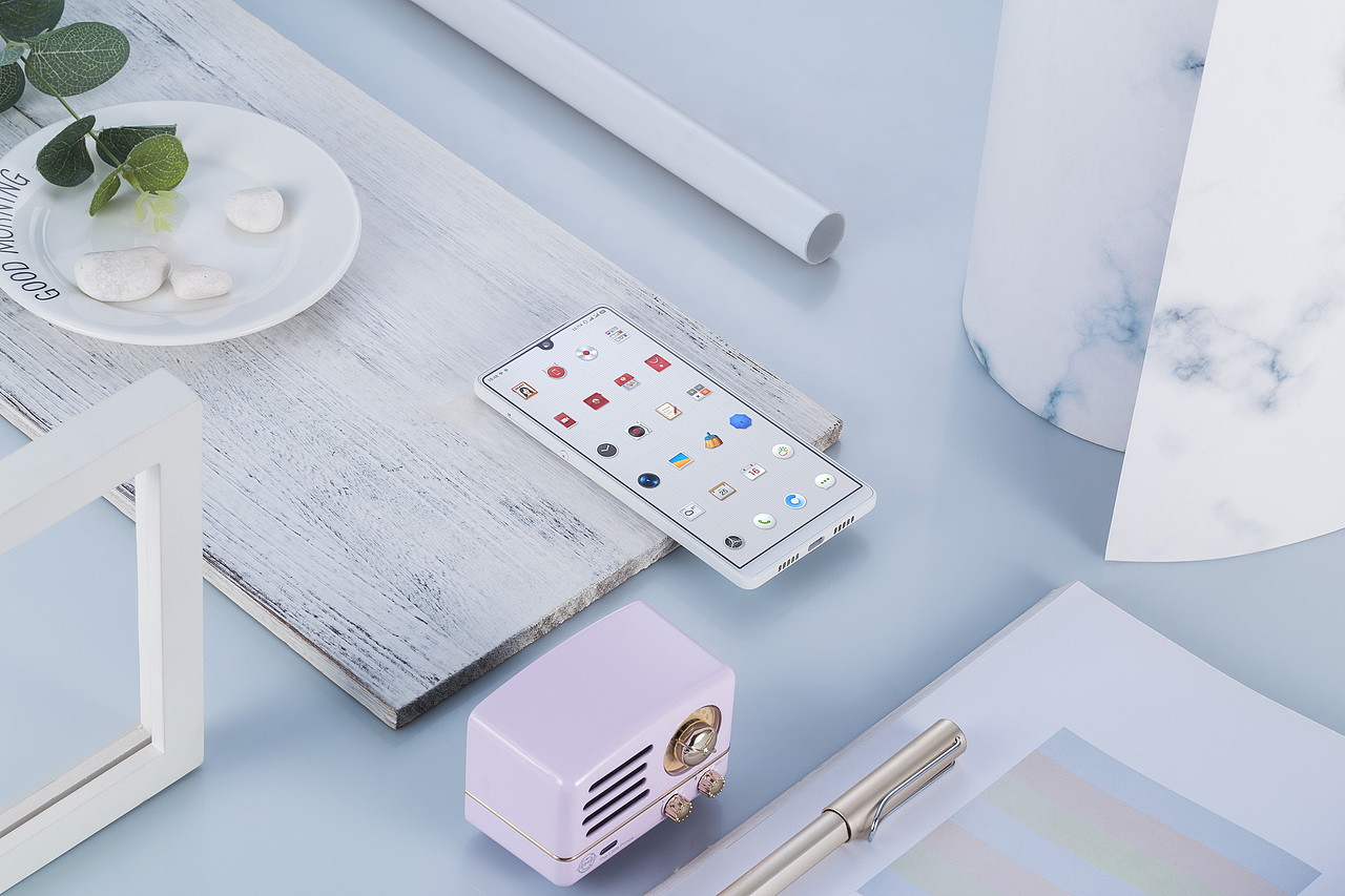 当纯白坚果R1碰上红色vivo Z1