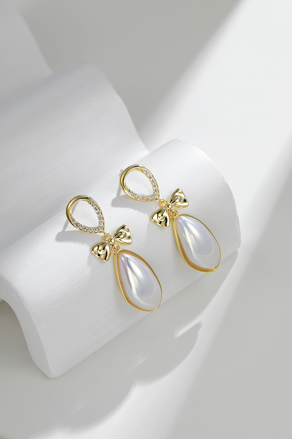 电商日常拍摄 简约场景 胸针 耳钉 项链 手链 戒指（图ZMjg1MzUzNjEy） - 产品摄影 - 站酷设计师广州小韩原创素材 - 站酷ZCOOL