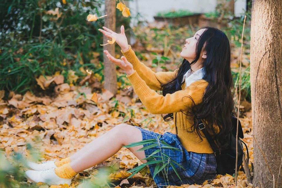 你想睡去在远方,像一个美丽童话。总要有些随风,有些入梦。