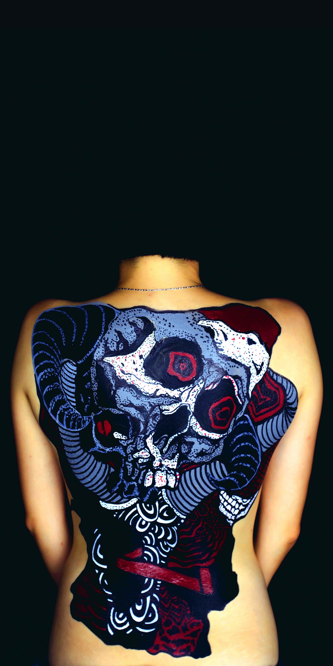 文刀绘 公共艺术《艺术在身体上游走》