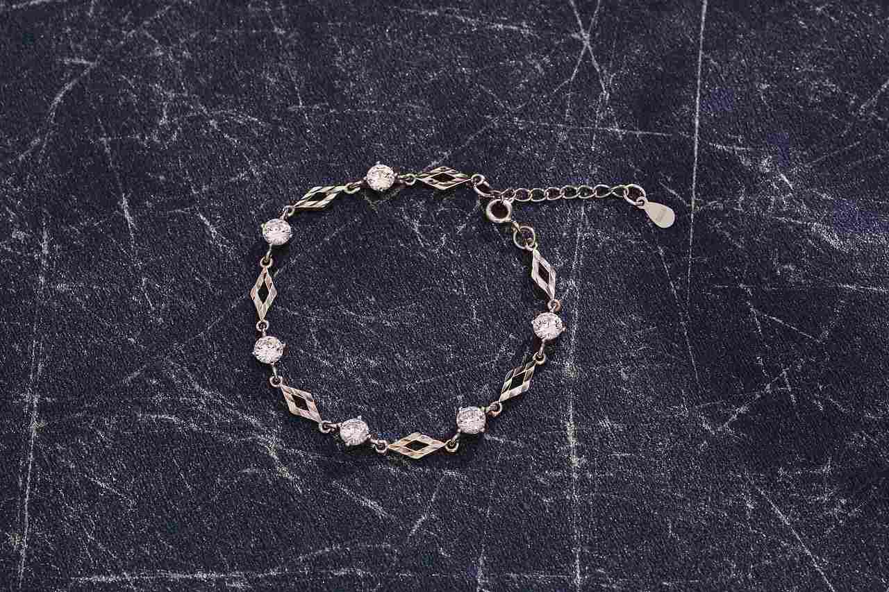 银饰手链产品拍摄图