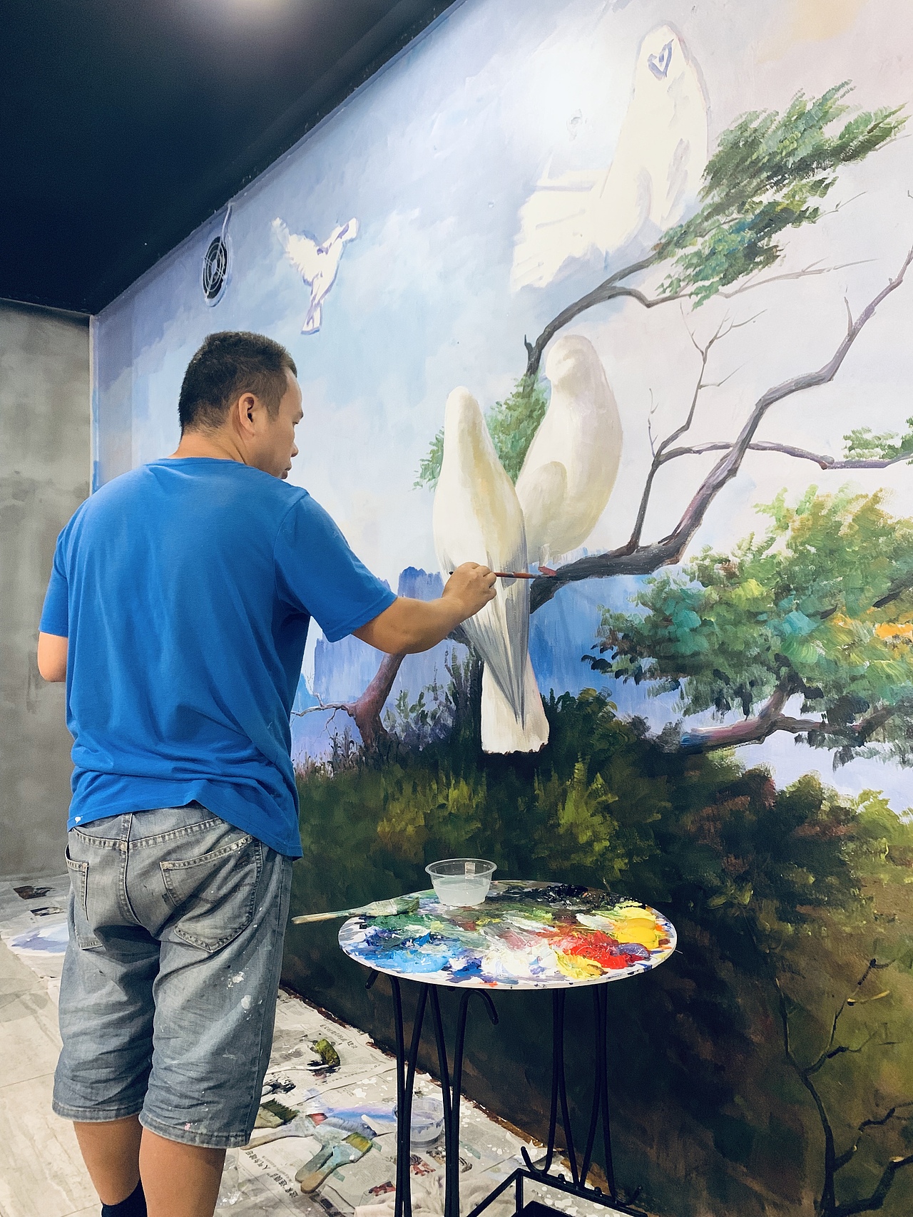鸽子餐厅墙体彩绘