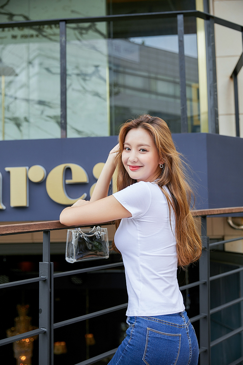 女装韩国模特外景拍摄