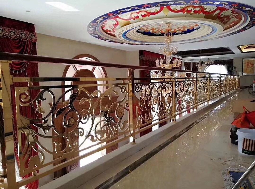 别墅里的楼梯扶手