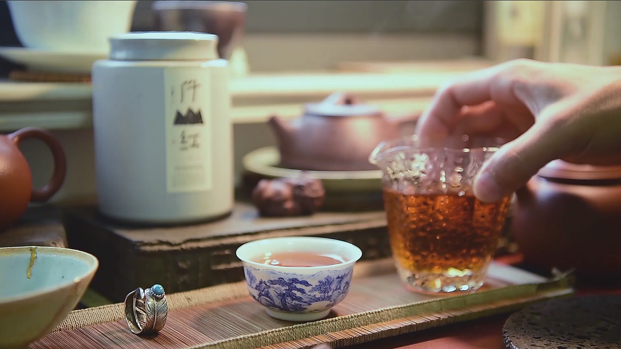 熱氣升騰
開著暖色的燈<br>就這樣<br>慢下來<br>用心生活。。。