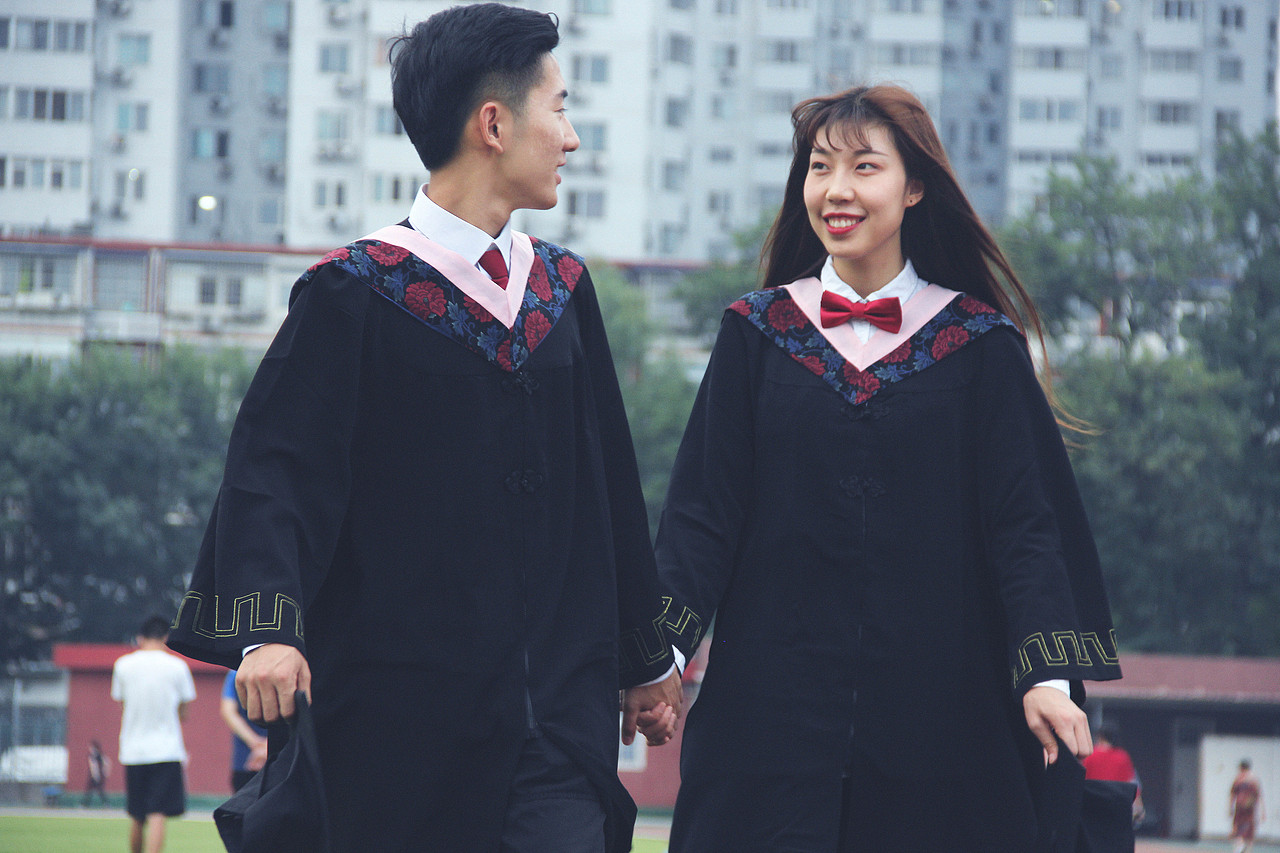 大学情侣毕业季写真