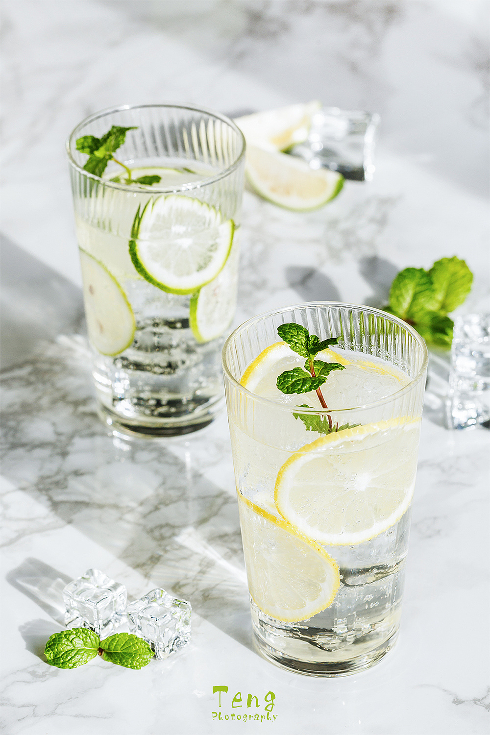 夏天还是适合,躲在室内喝喝冰水舒服!