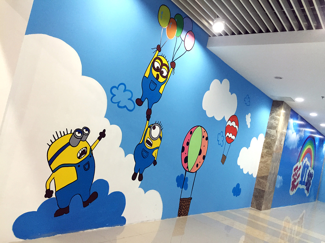 豹小玉手绘青岛即墨宝龙广场儿童游乐区手绘背景墙商场装饰