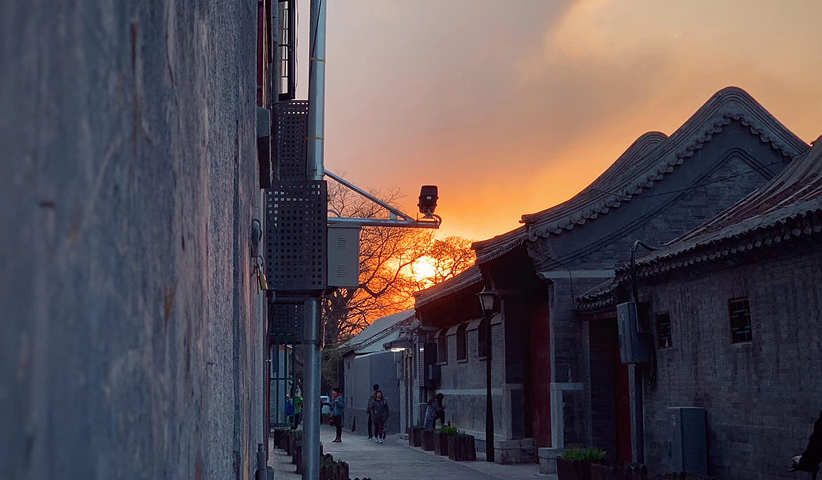 傍晚的北京胡同