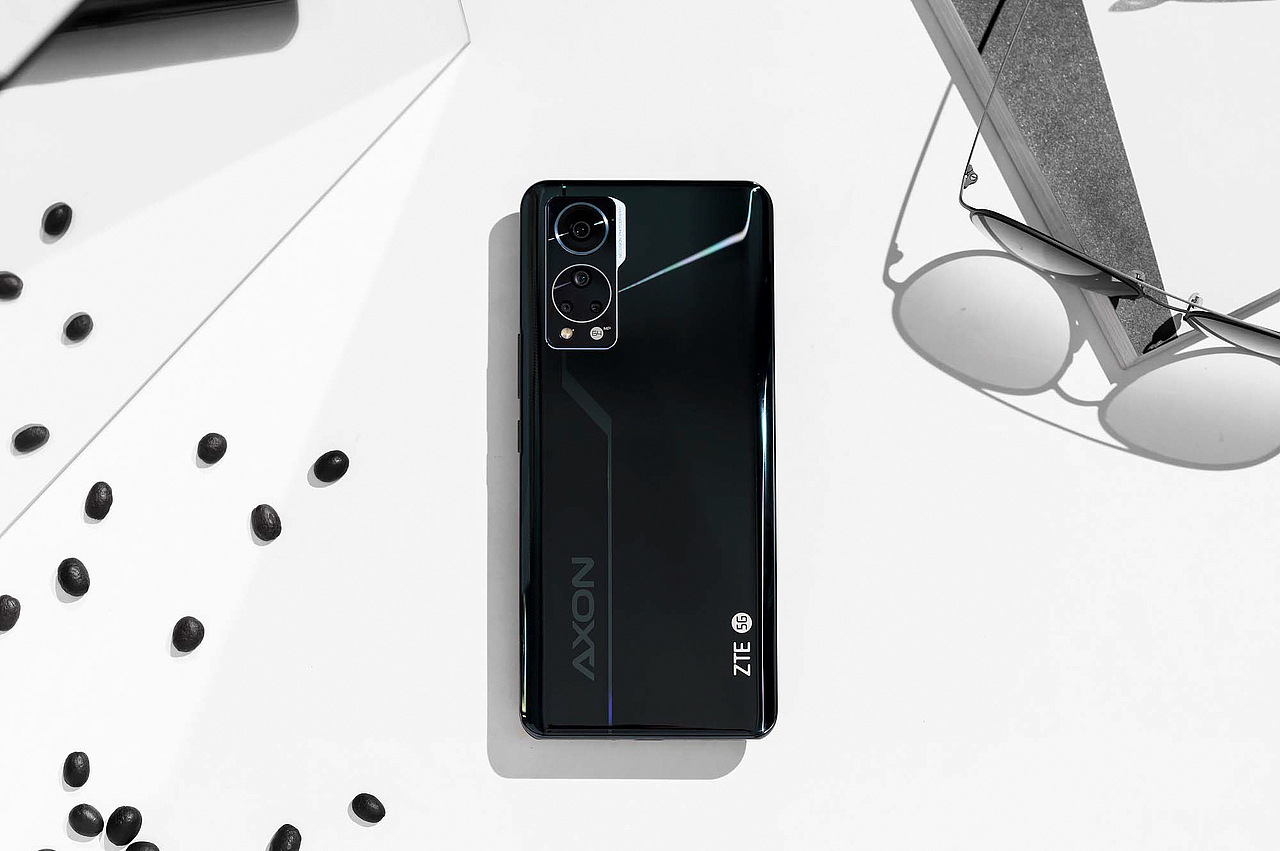 中兴 Axon 30 屏下版