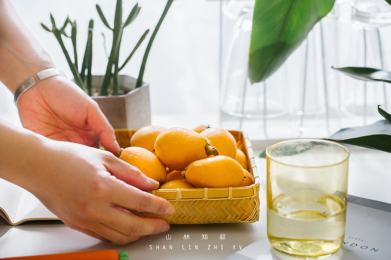 客官,吃颗芦橘再走吧。