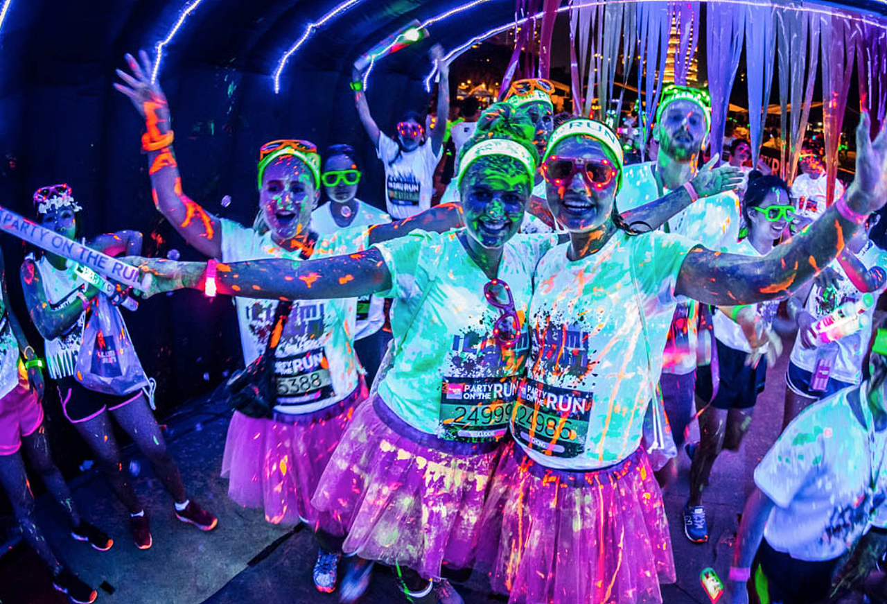 ILLUMI RUN 亚洲地区独一无二的荧光炫彩夜跑（图ZMjgyNzY3NTI=） - 海报 - 站酷设计师moooshow原创素材 - 站酷ZCOOL