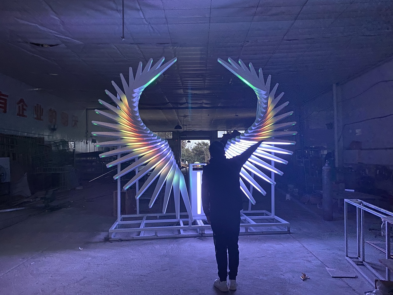 浙江体感互动翅膀道具装置即将发货,蚂蚁美陈