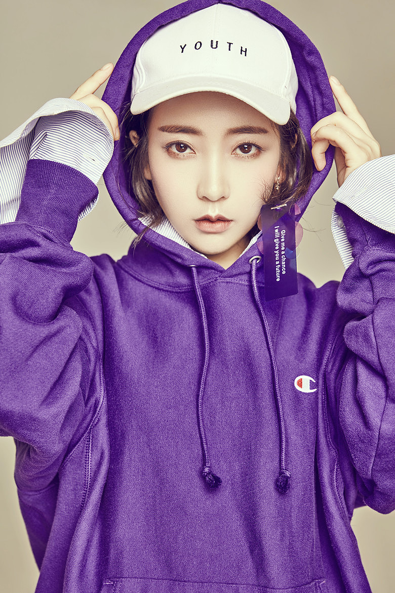 艺人费伟妮（图ZMTA2NzkzMTI4） - 人像摄影 - 站酷设计师漂白狗原创素材 - 站酷ZCOOL