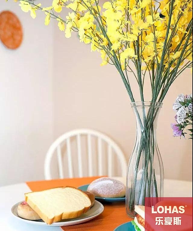 80平竟然装出三居室，阳台格外有特色！