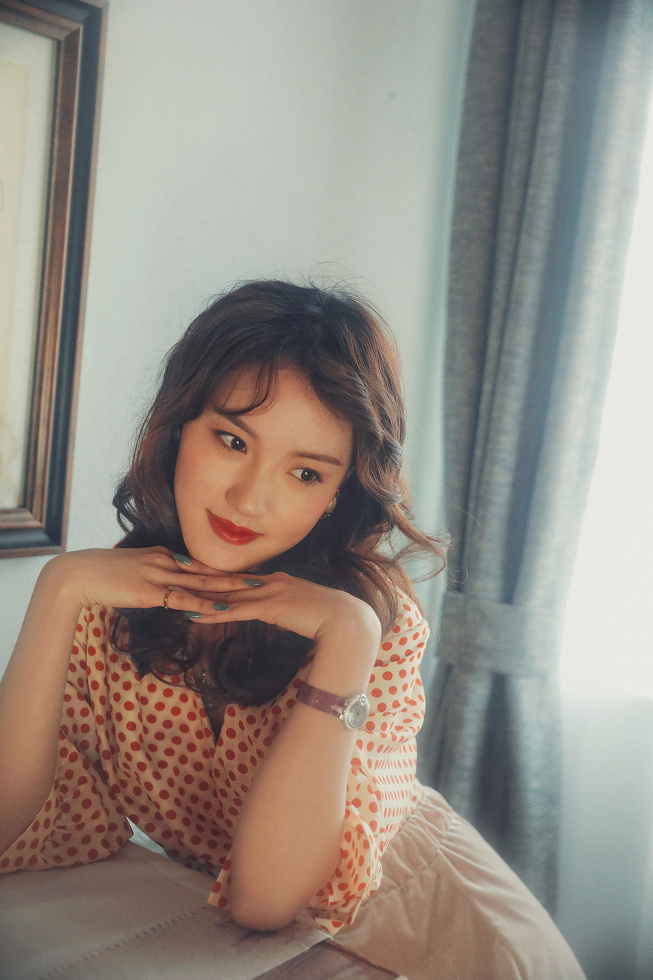 侧耳倾听（图ZMTA3NDQ1MjMy） - 人像摄影 - 站酷设计师虾儿是我原创素材 - 站酷ZCOOL