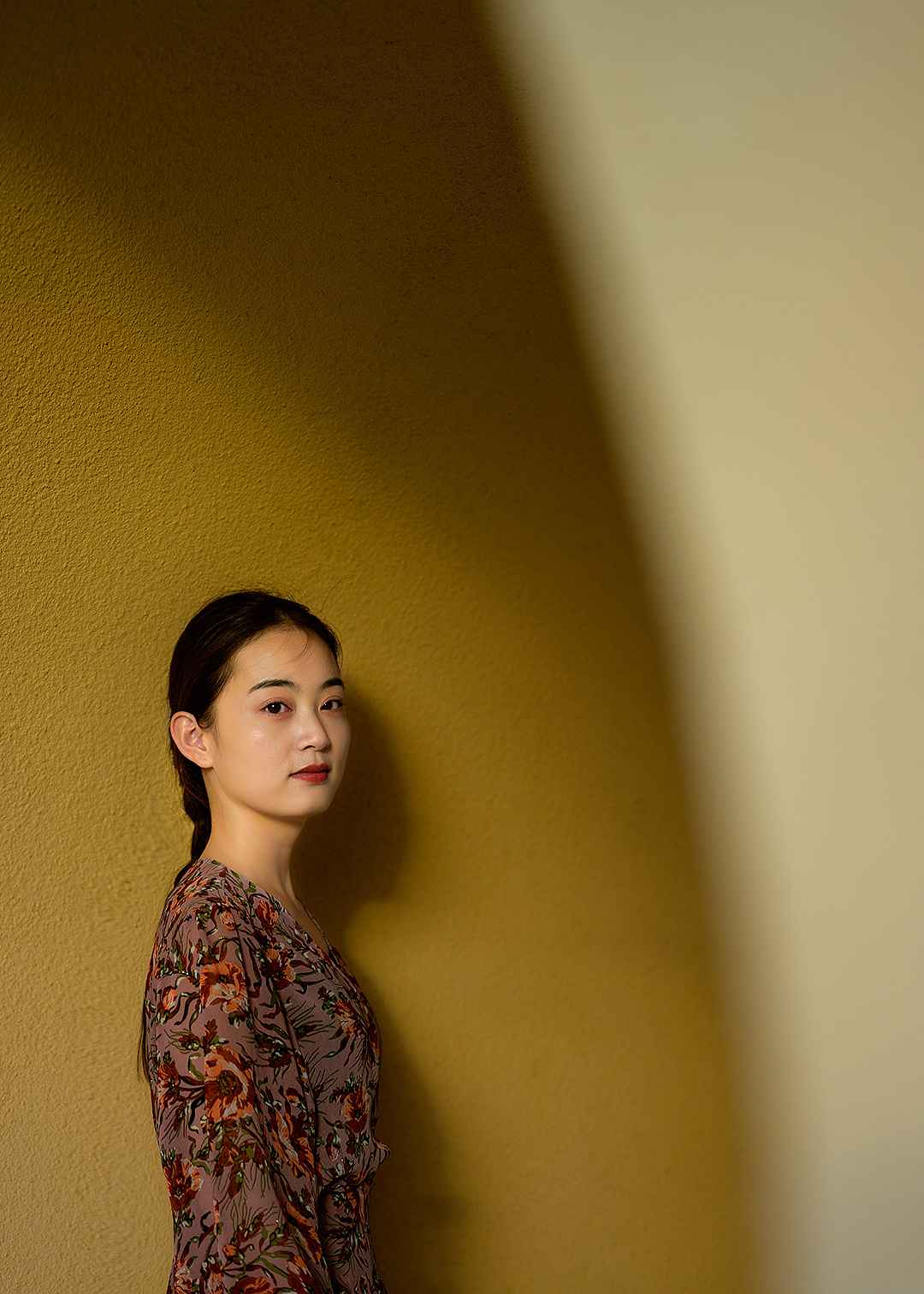 光影中的文艺女青年|摄影|人像摄影|小鱼知足 - 原创作品 - 站酷