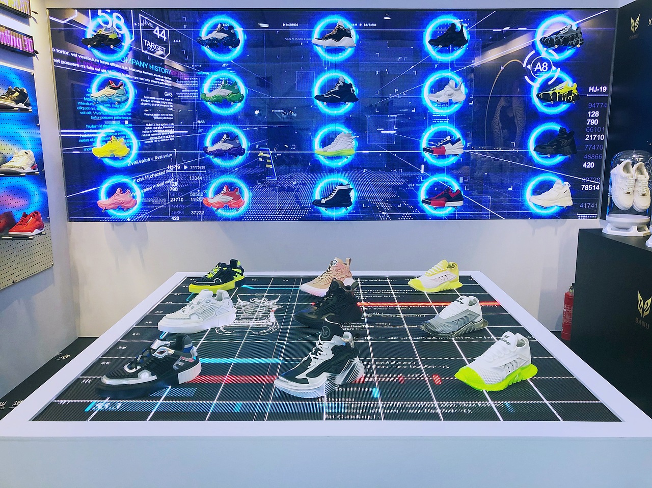 Sneaker Con 展示设计