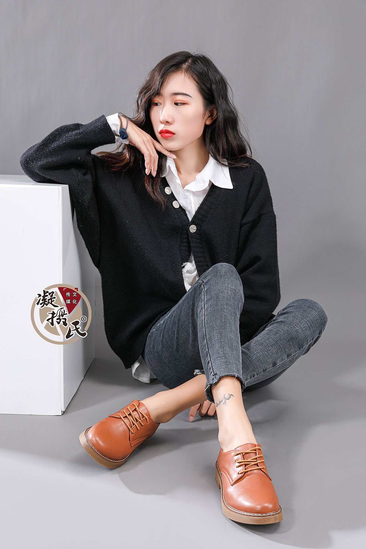 男女模特鞋子产品拍摄详情页设计主图视频一条龙