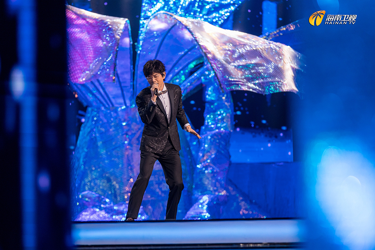 歌曲《你怎么舍得我难过》 — 海南省春节联欢晚会剧照