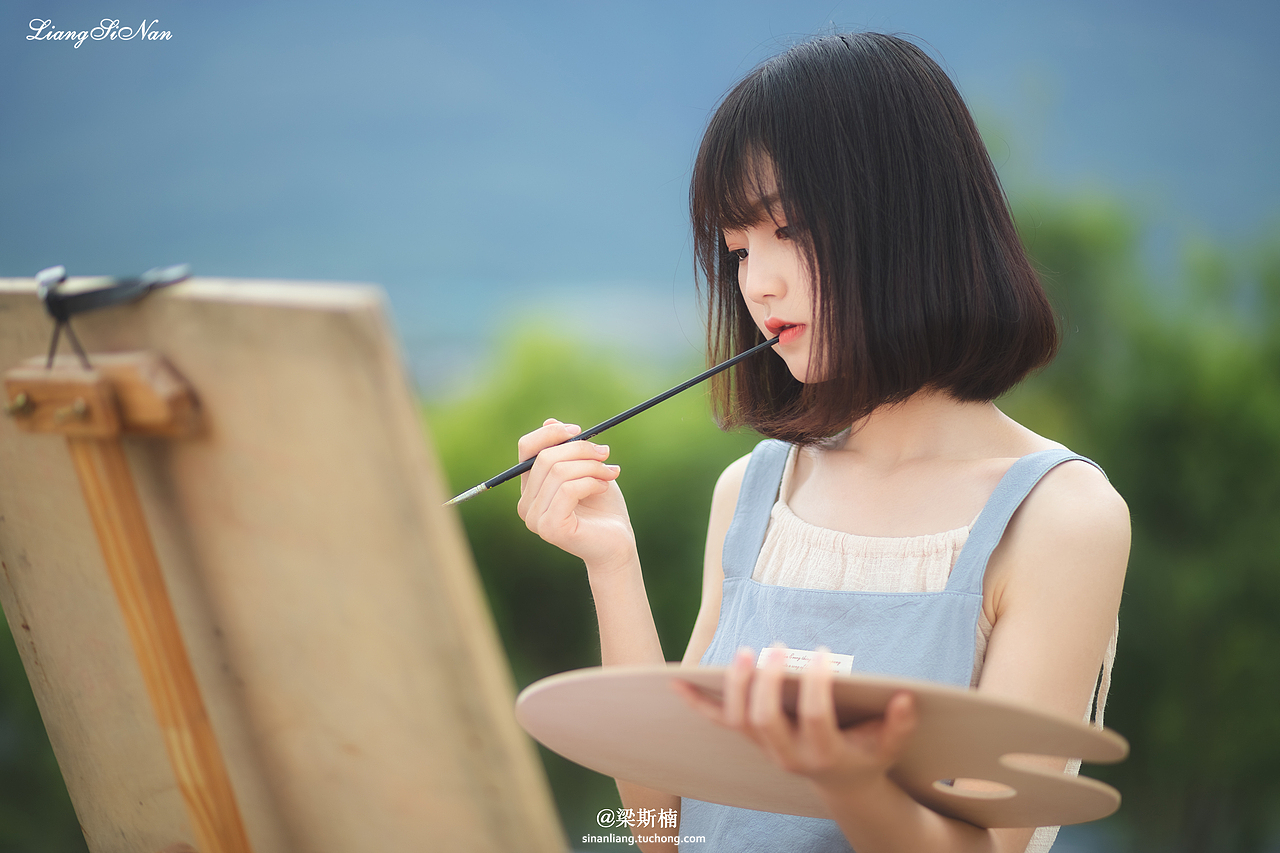 画画的少女