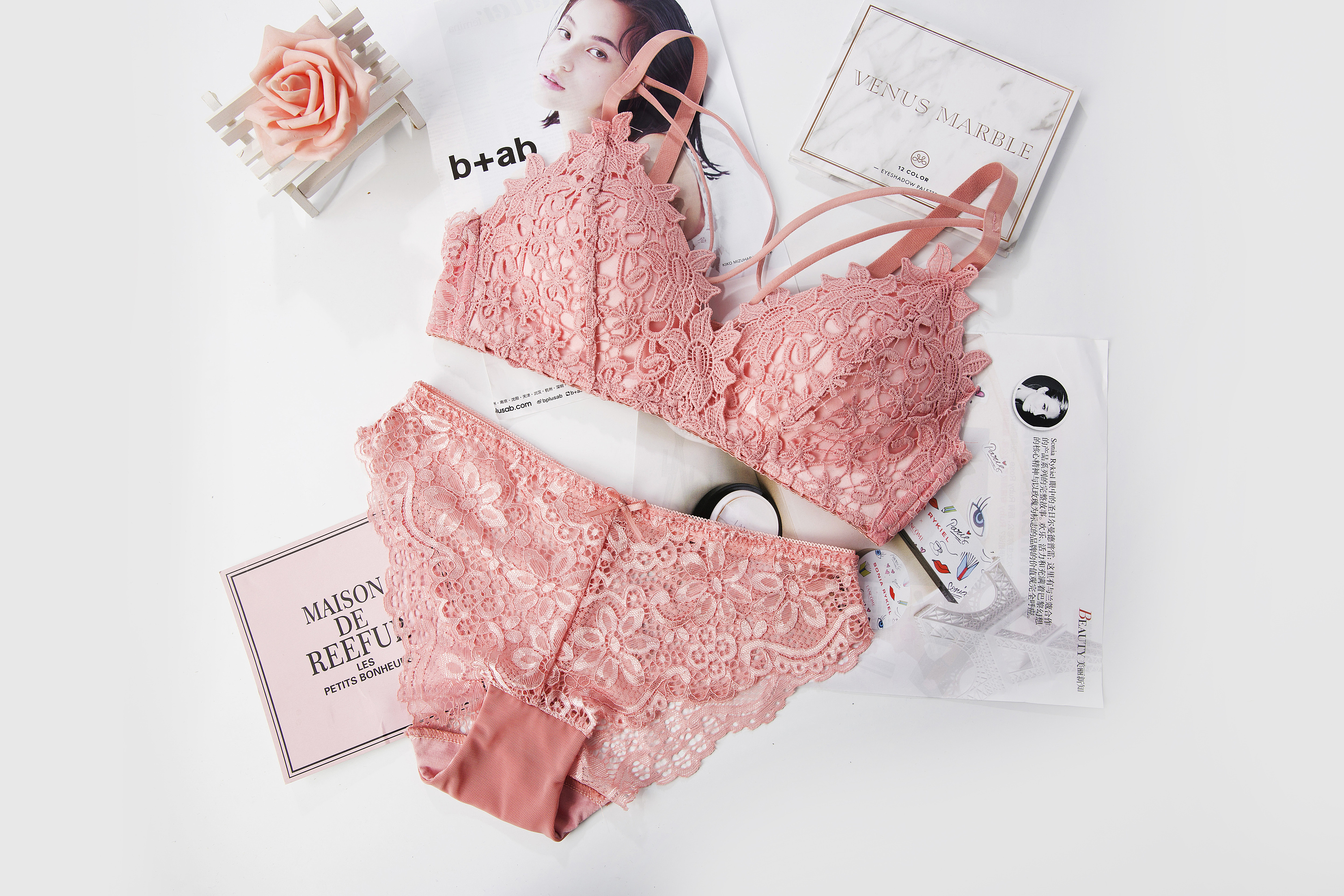 内衣女套装文胸平拍图