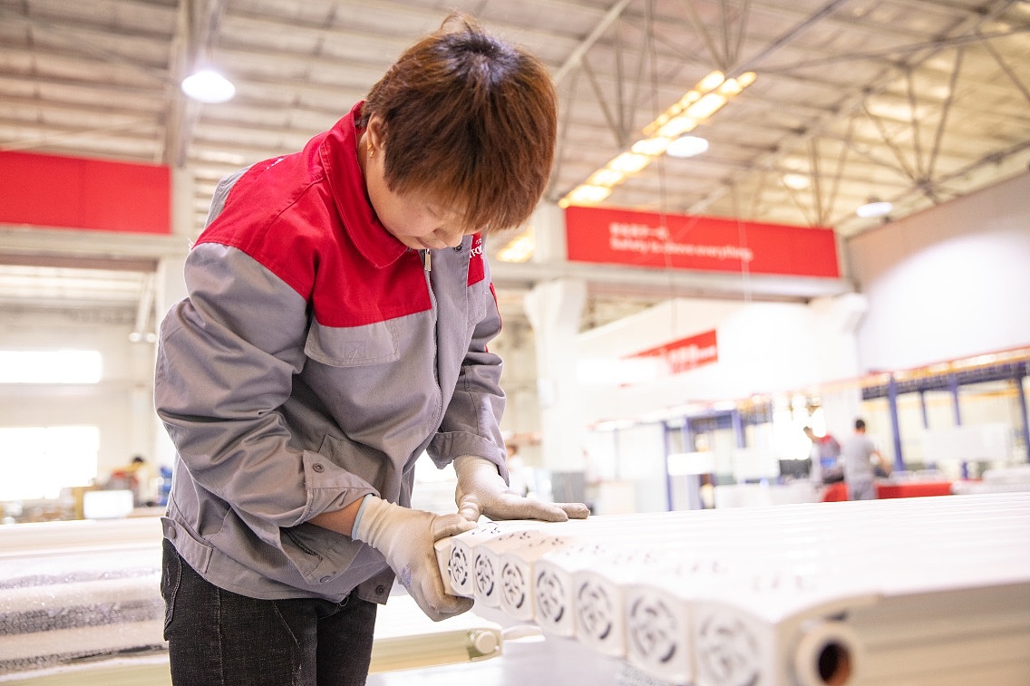 采暖散热器工厂 壁挂炉 地暖 锅炉 暖气 制冷 亨享通暖