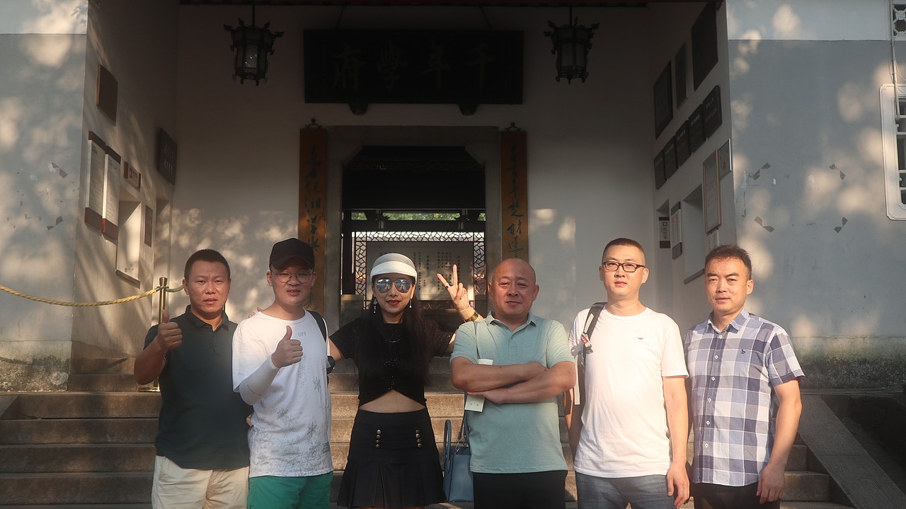 阿味大虾东北代表团长沙游览留念