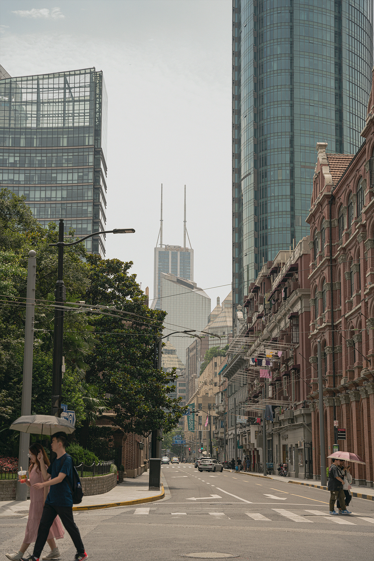 烈日下的上海街头