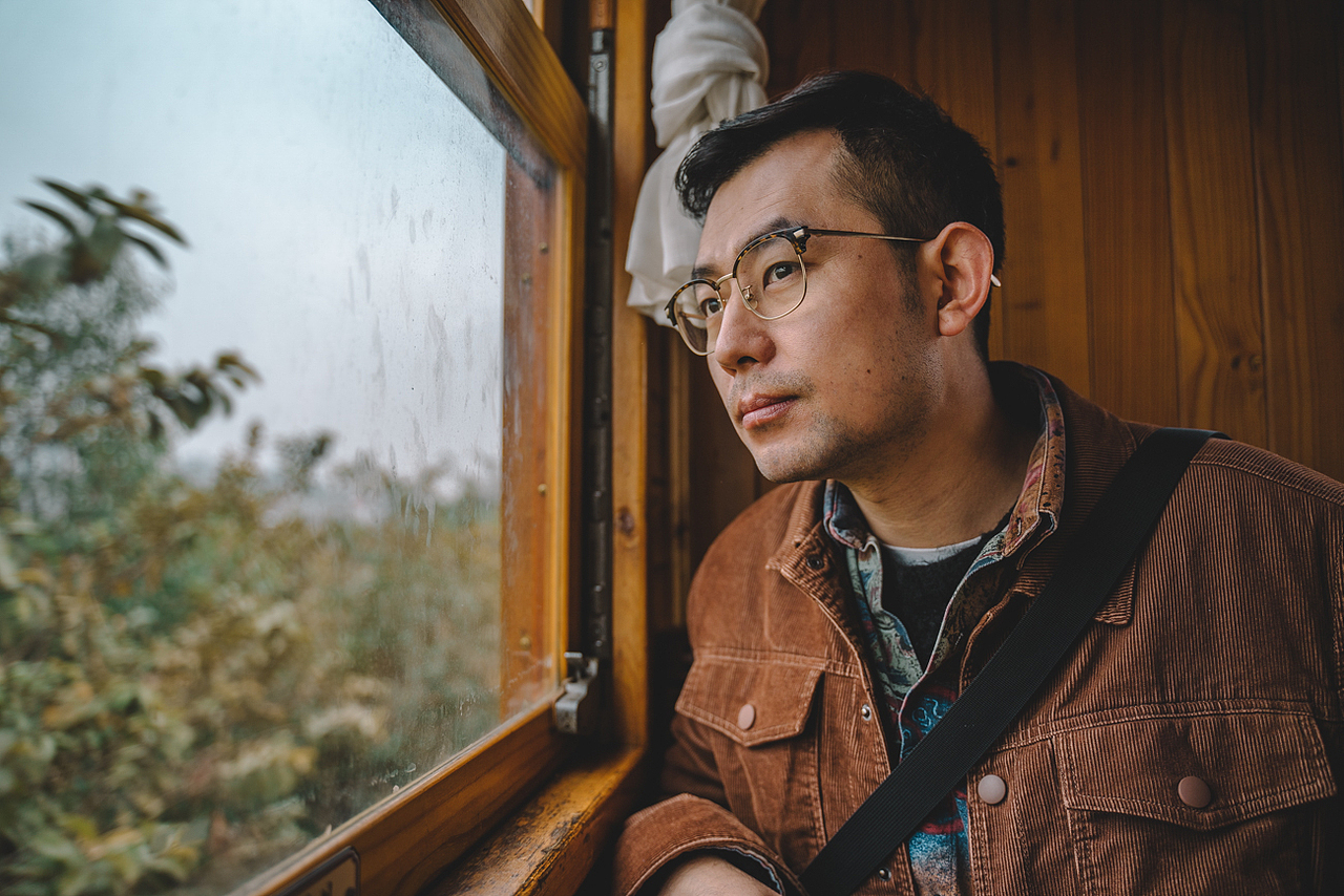 登上火车,品味建水古城。