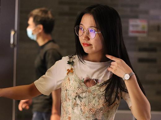 能让你变得孩子气的人，都特别温柔。