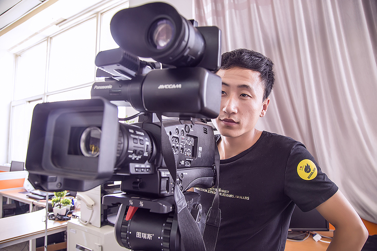 摄像师,要电话吗