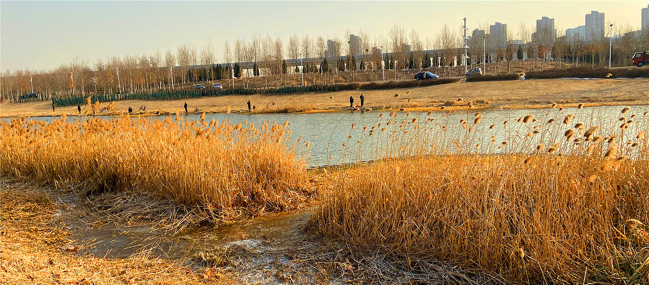 刘勇良手机纪实摄影：闲来垂钓碧溪上（图ZMTkxNjAyMDI4） - 人文/纪实摄影 - 站酷设计师刘勇良意创书设原创素材 - 站酷ZCOOL