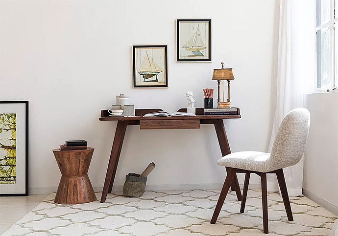 房间书桌一角拍摄