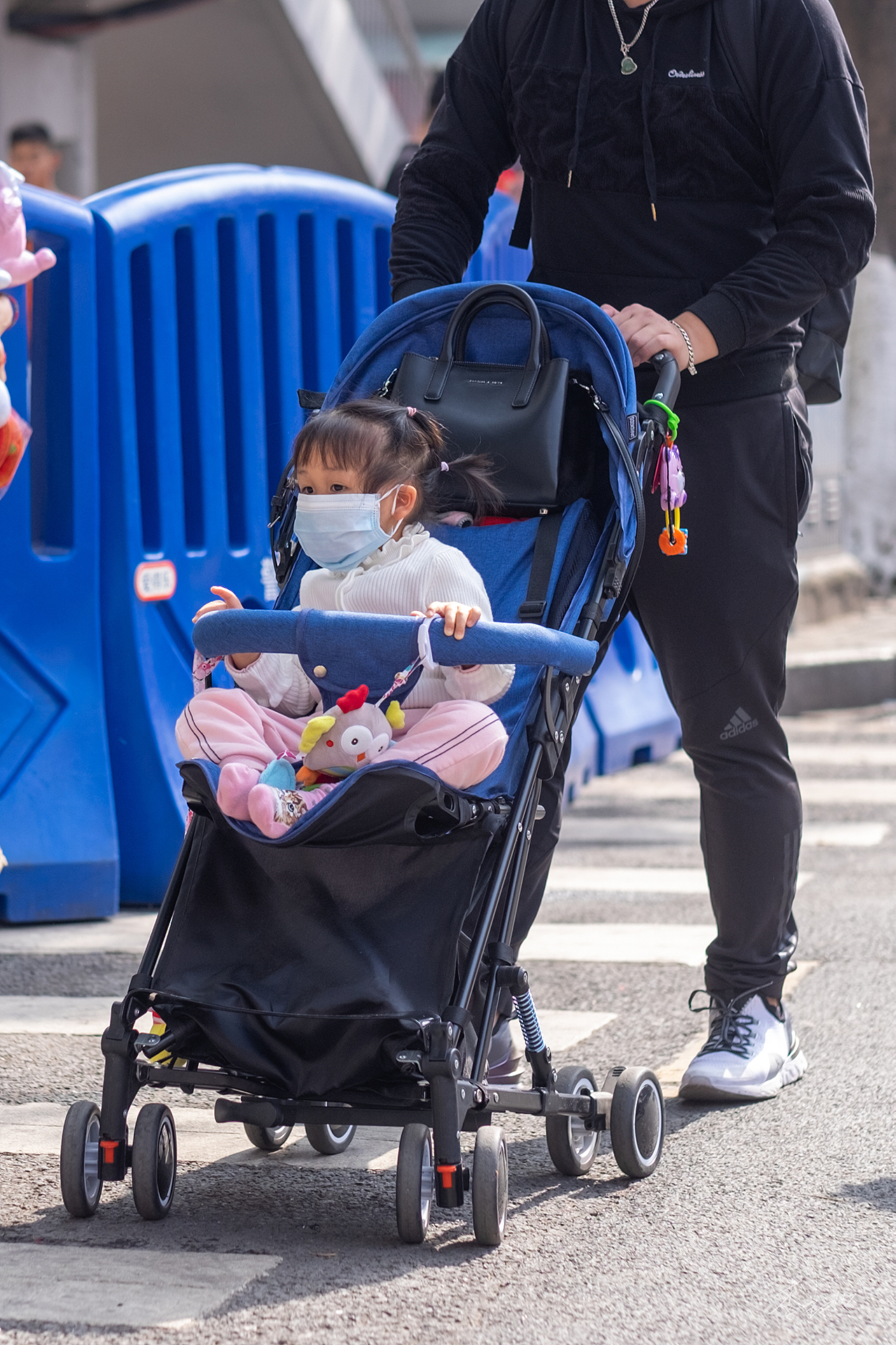 花市街拍 - 年味『续』（图ZMTk0NjkxNDMy） - 人文/纪实摄影 - 站酷设计师李翔DennisLee原创素材 - 站酷ZCOOL