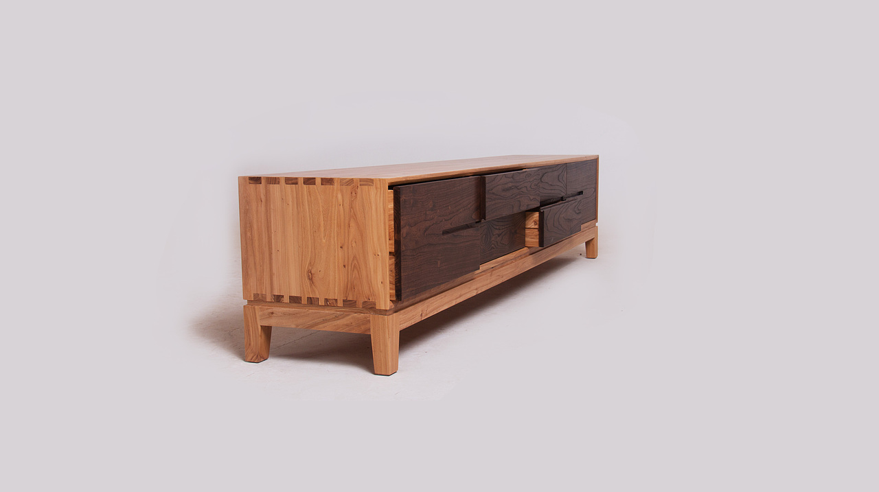 一组榆木原木家具