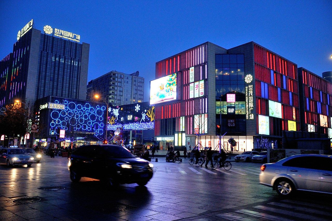 圣诞节泉城路傍黑扫街片