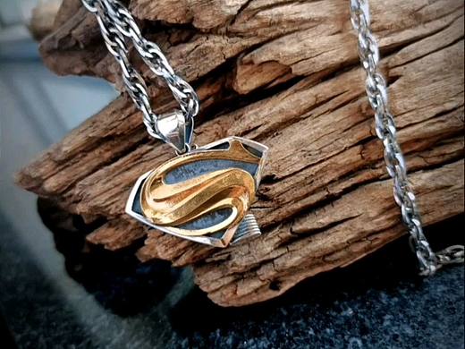 健美吊坠 超人S