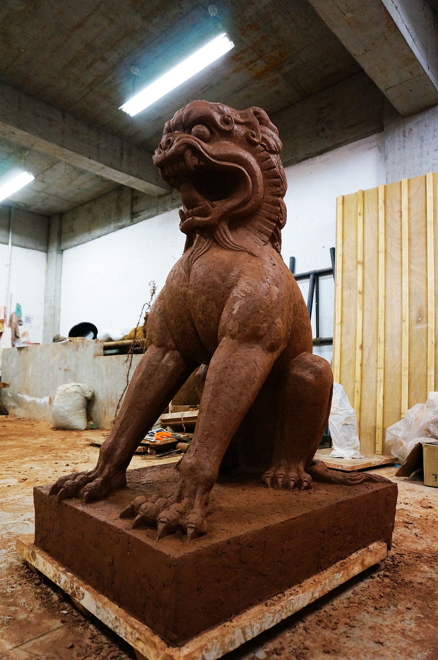 2015 泥塑狮子之一( 定件)