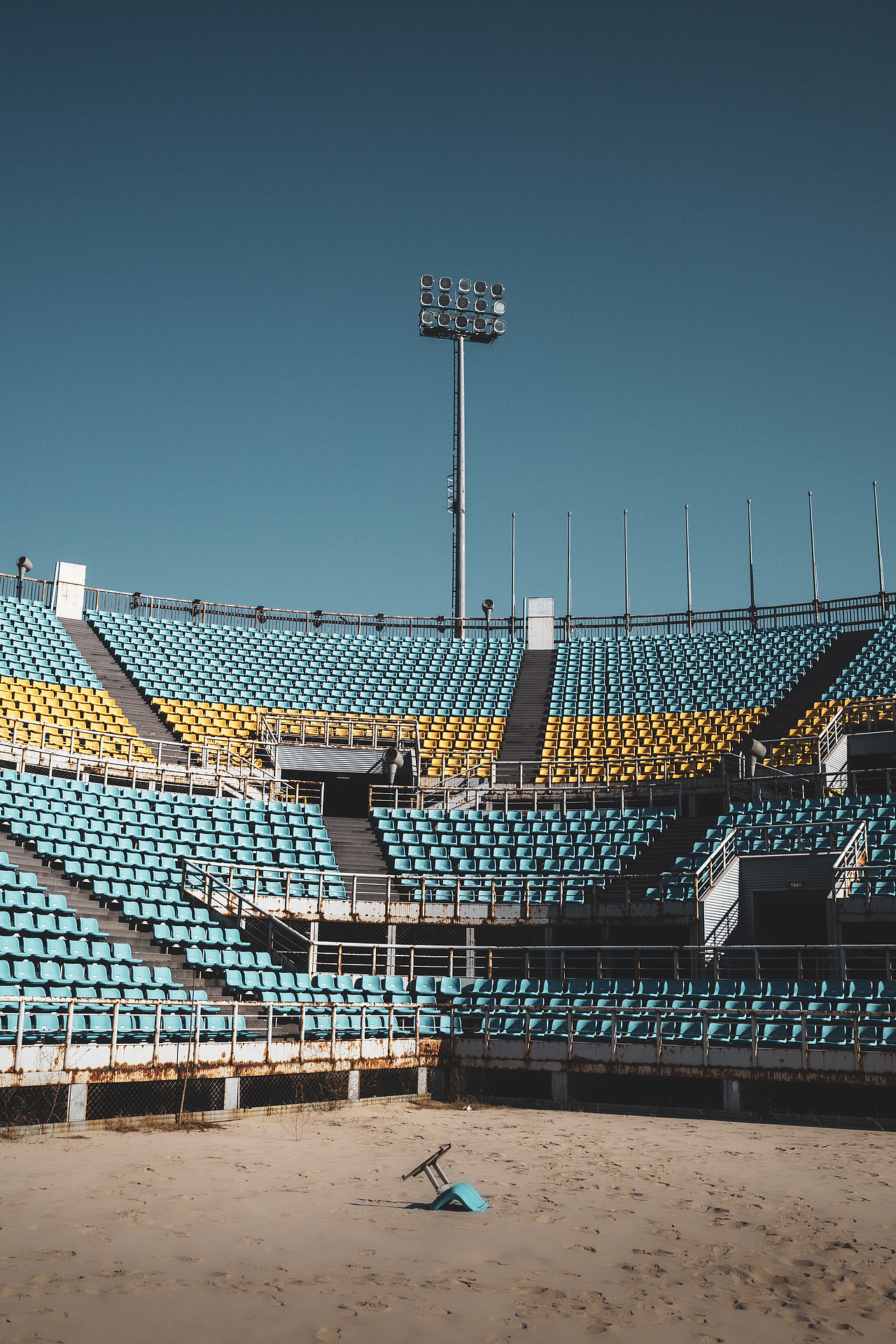 第六次废墟探险-沙滩球场（图ZMjc5NTE5ODQw） - 环境/建筑摄影 - 站酷设计师Shawn1018號原创素材 - 站酷ZCOOL